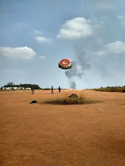 Go Parasailing for a Bird_s Eye View_2